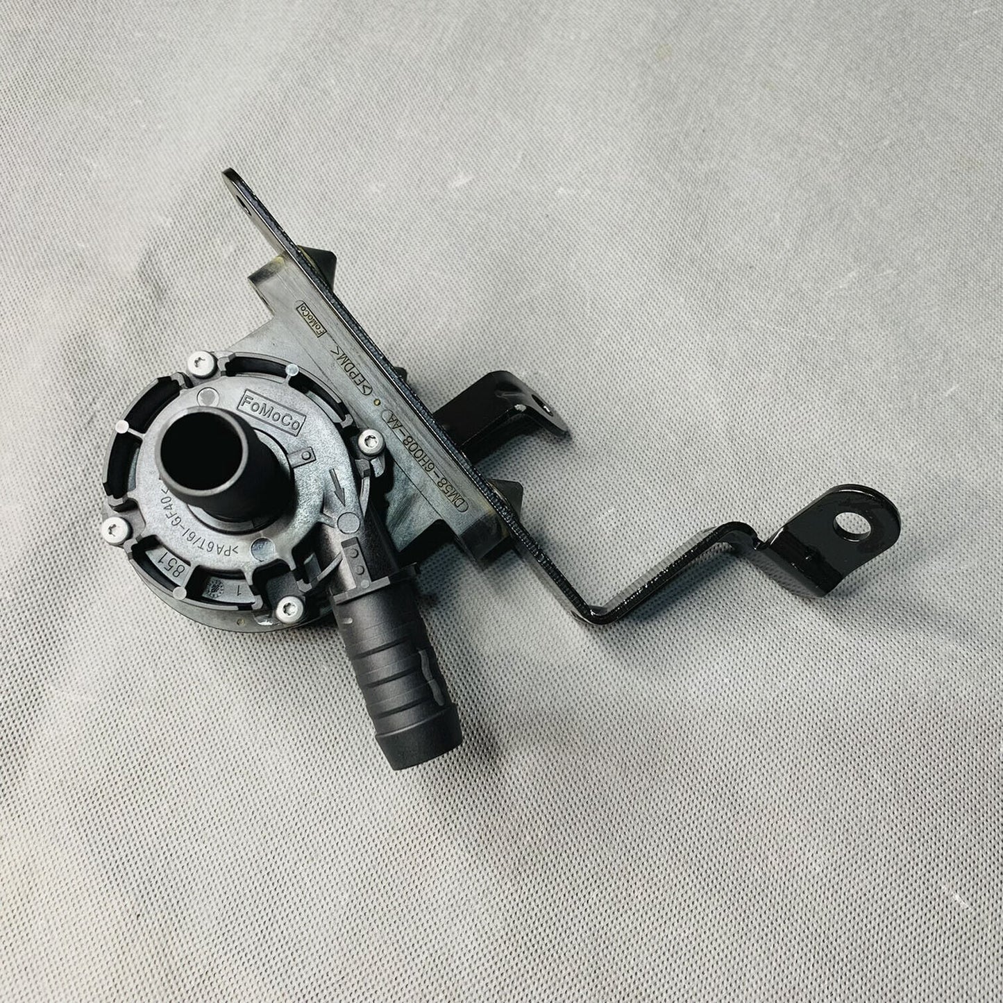 OE Bosch Auxiliary Coolant Water Pump For 2017-2019 Lincoln Continental 3.0L