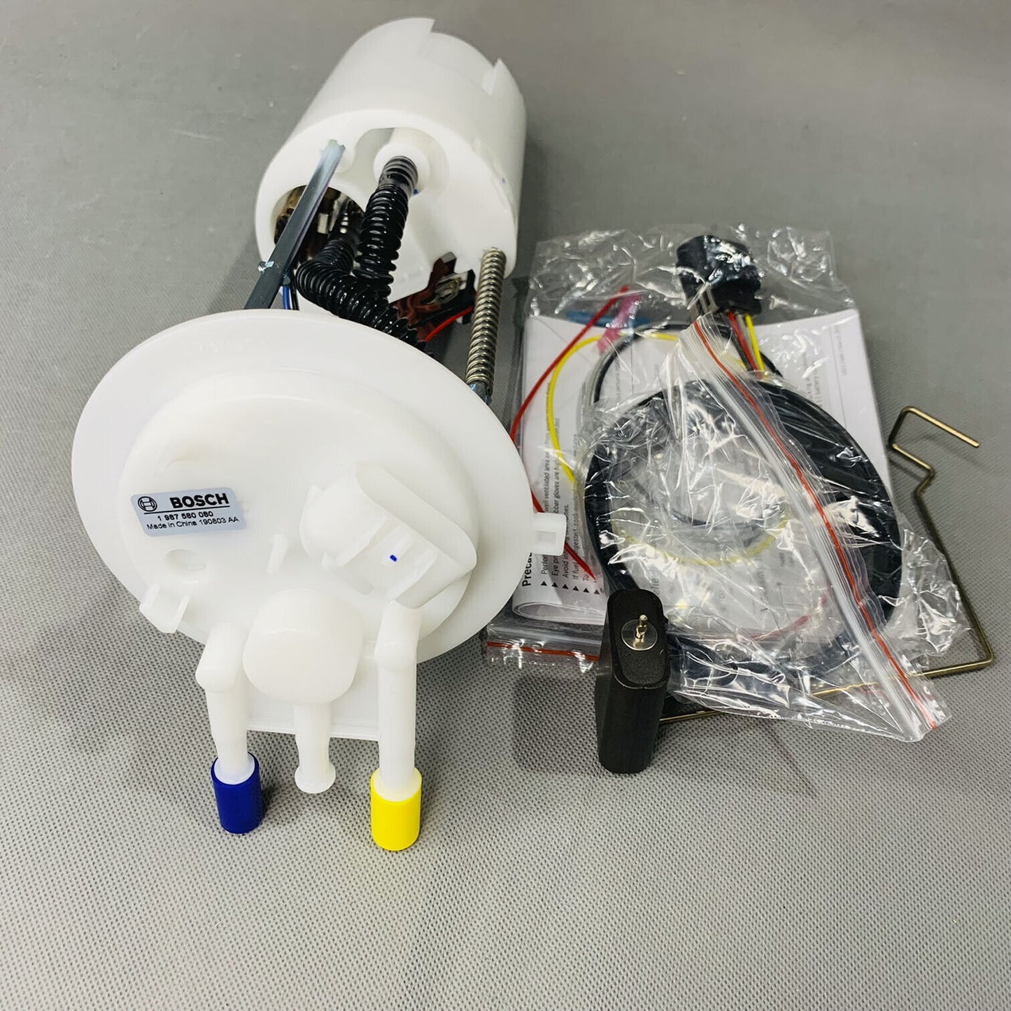 BOSCH GENUINE Fuel Pump For 1998-2000 Cadillac Escalade Chevrolet GMC 5.7L 67368