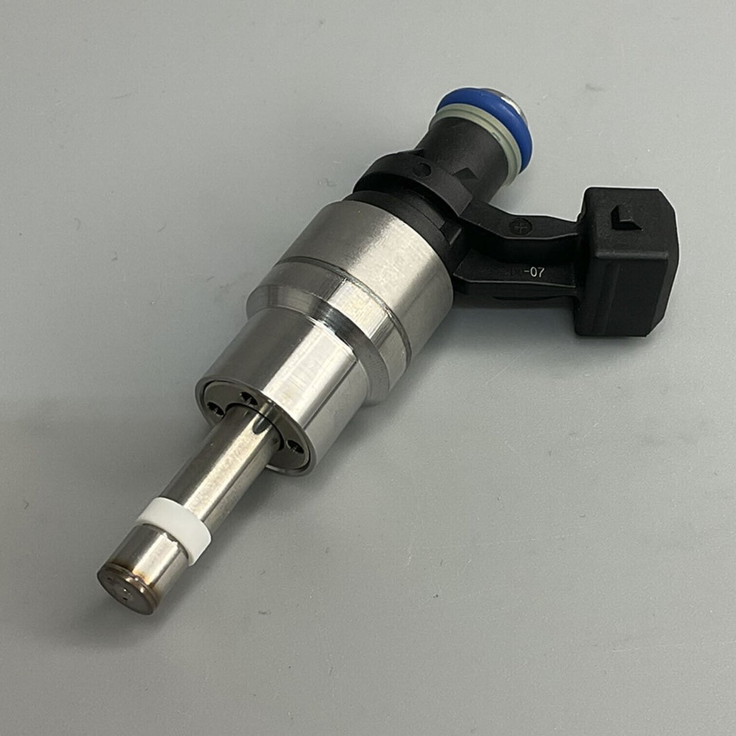 BOSCH GENUINE Fuel Injector For 2003-2008 BMW 760Li 760i V12 6.0L 62811