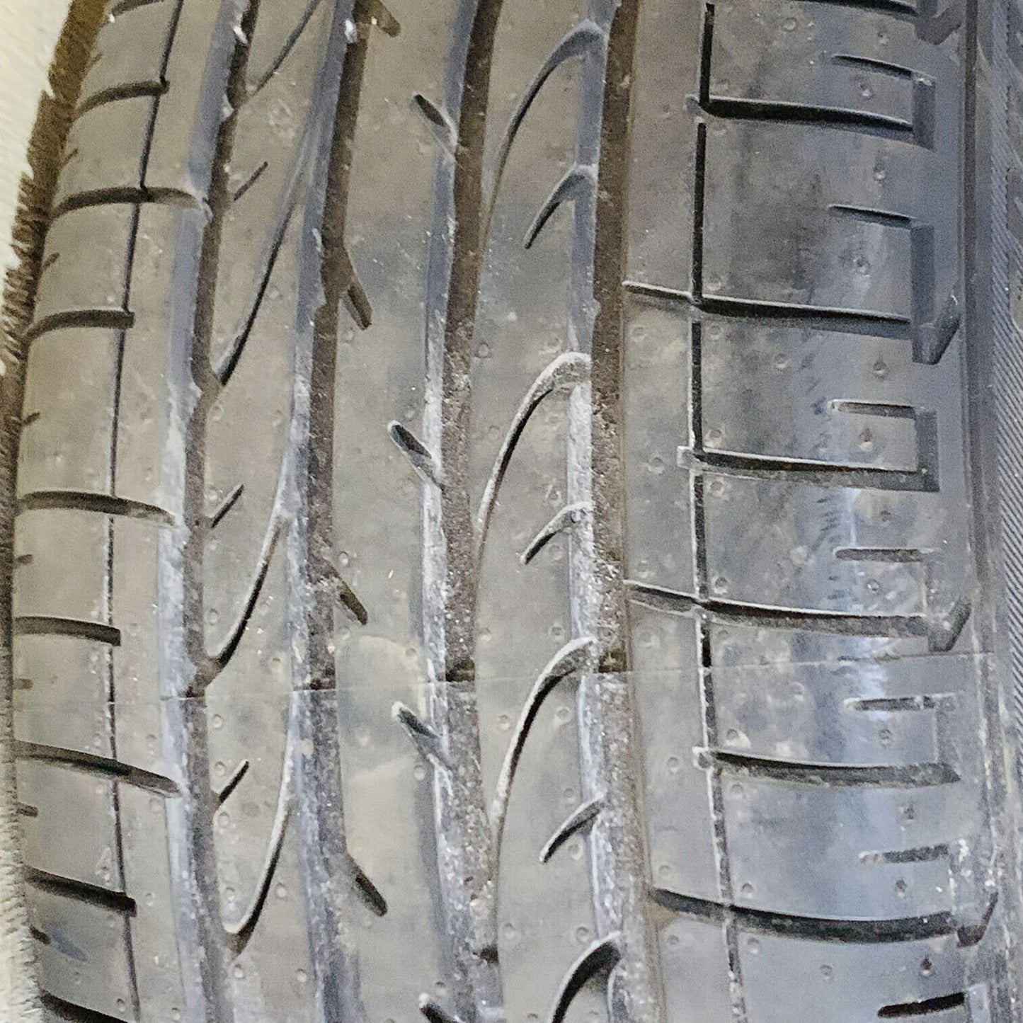 BRIDGESTONE Dueler H/P Sport 205 / 55R17 91V Runflat 9.8/32nds Neumático