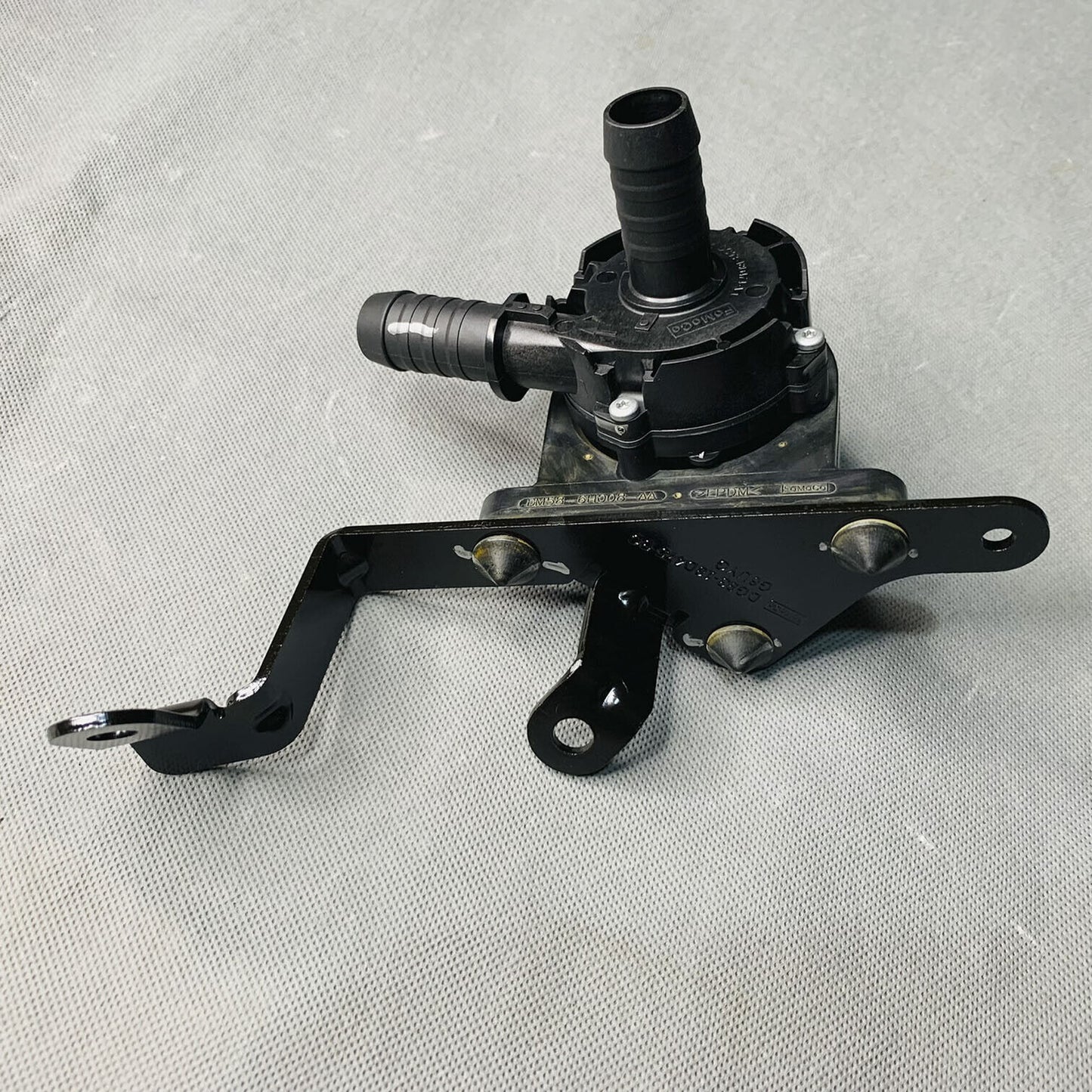 OE Bosch Auxiliary Coolant Water Pump For 2017-2019 Lincoln Continental 3.0L