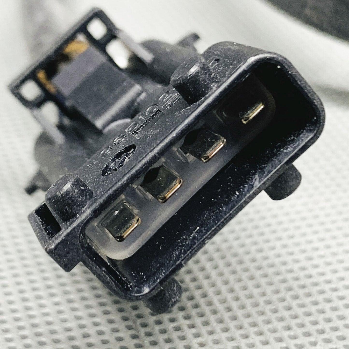 Brand New OE GENUINE Oxygen Sensor 8677894 For 1999-2004 Volvo Saab 2.5L-3.0