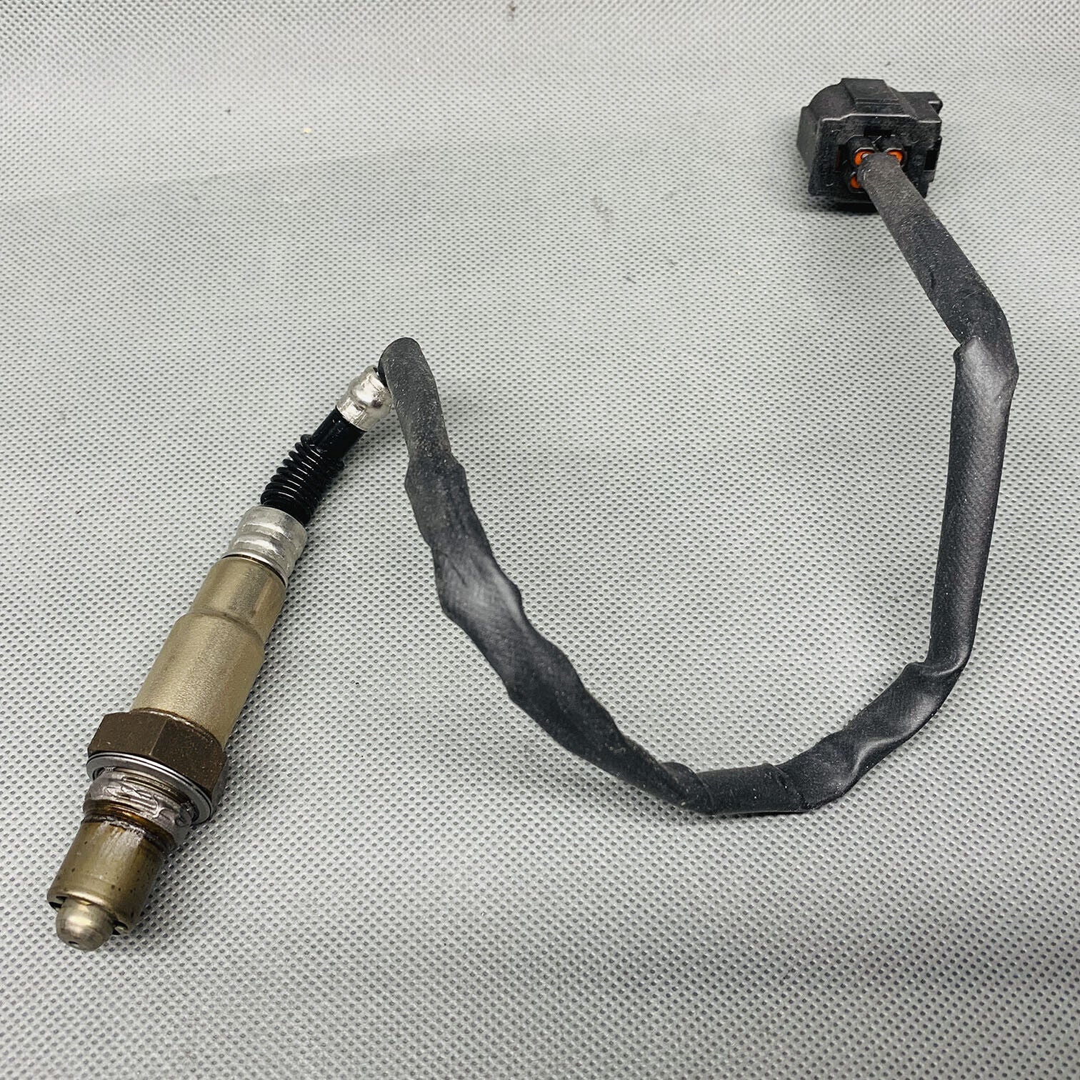 thumbnail image 2 of Bosch 15511 Oxygen Sensor For Dodge Dakota, Durango & Ram – Replaces DENSO 234-4588, Direct Fit 2 of 6