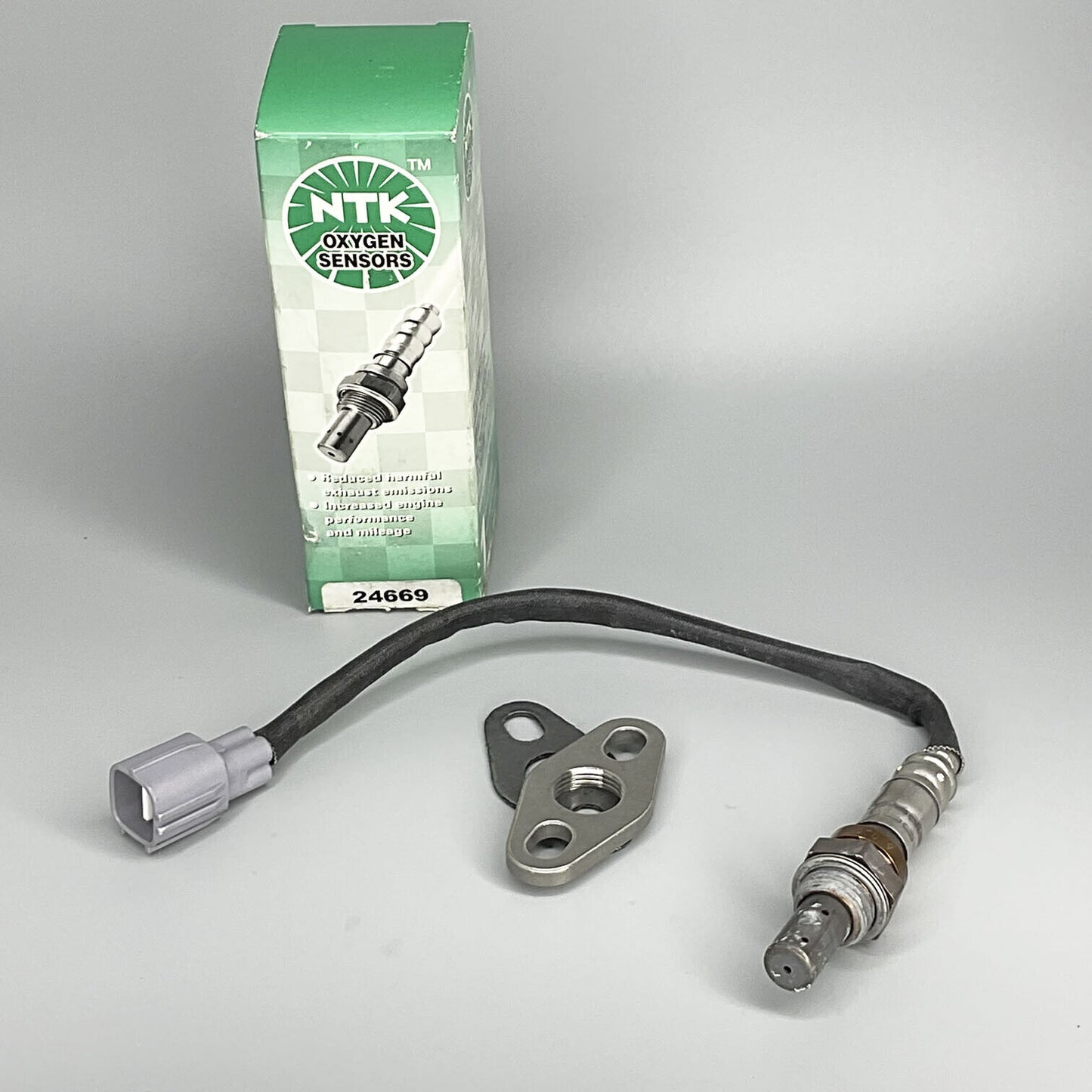 NTK Air Fuel Ratio Oxygen Sensor 24669 For 2000-2004 TOYOTA TACOMA TUNDRA