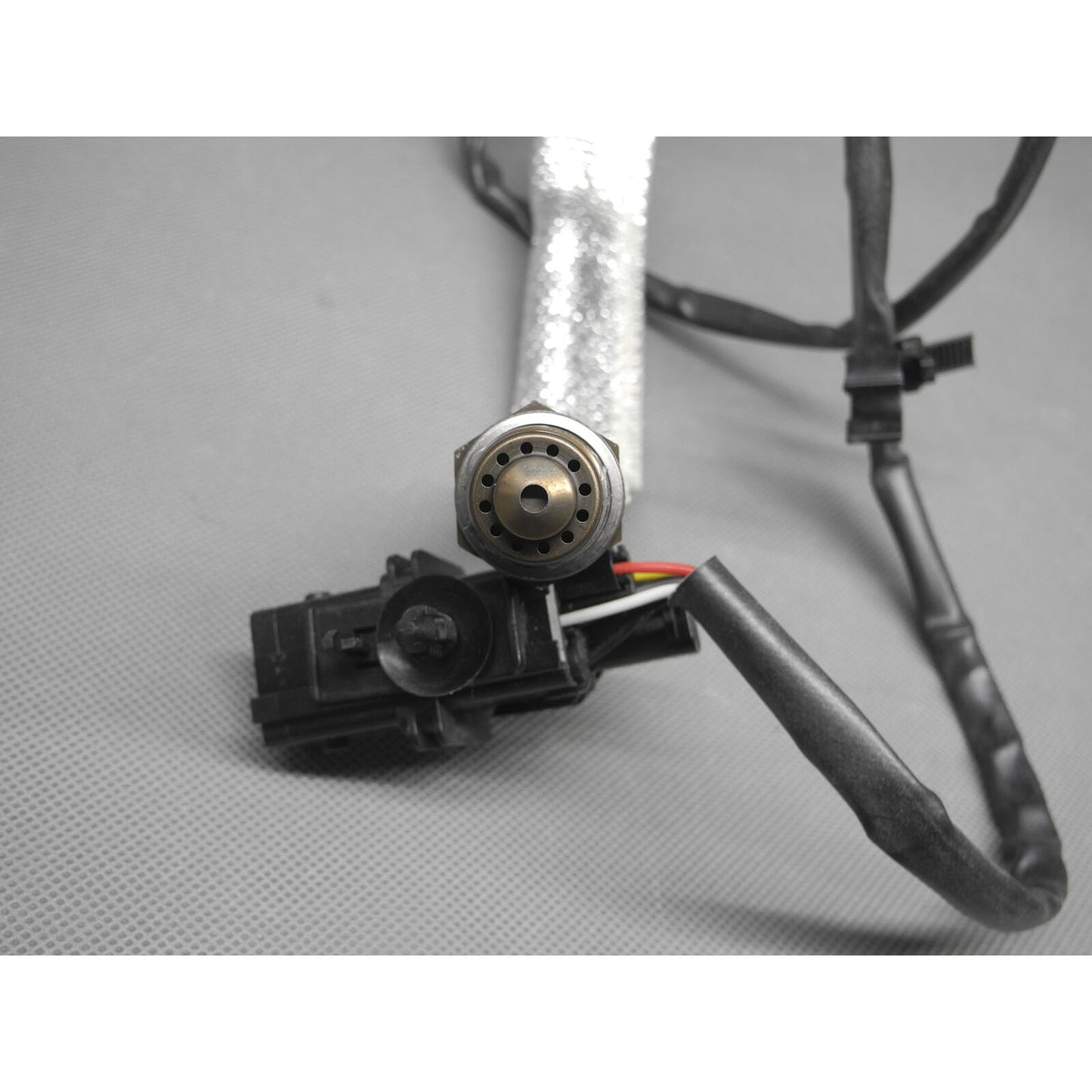 OE GENUINE Oxygen Sensor 17137 For 02-09 2.3L-2.5L Volvo XC90 XC70 V70 S60 S80