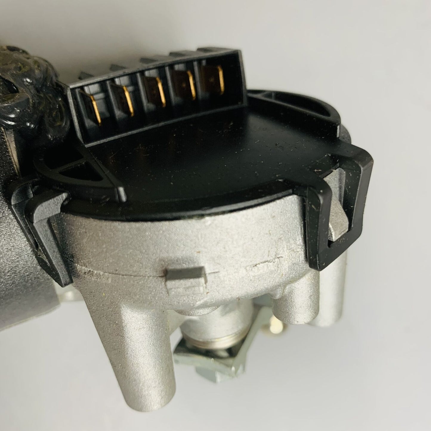 BOSCH GENUINE Windsheild Wiper Motor Front For Audi Volkswagen 0390241132