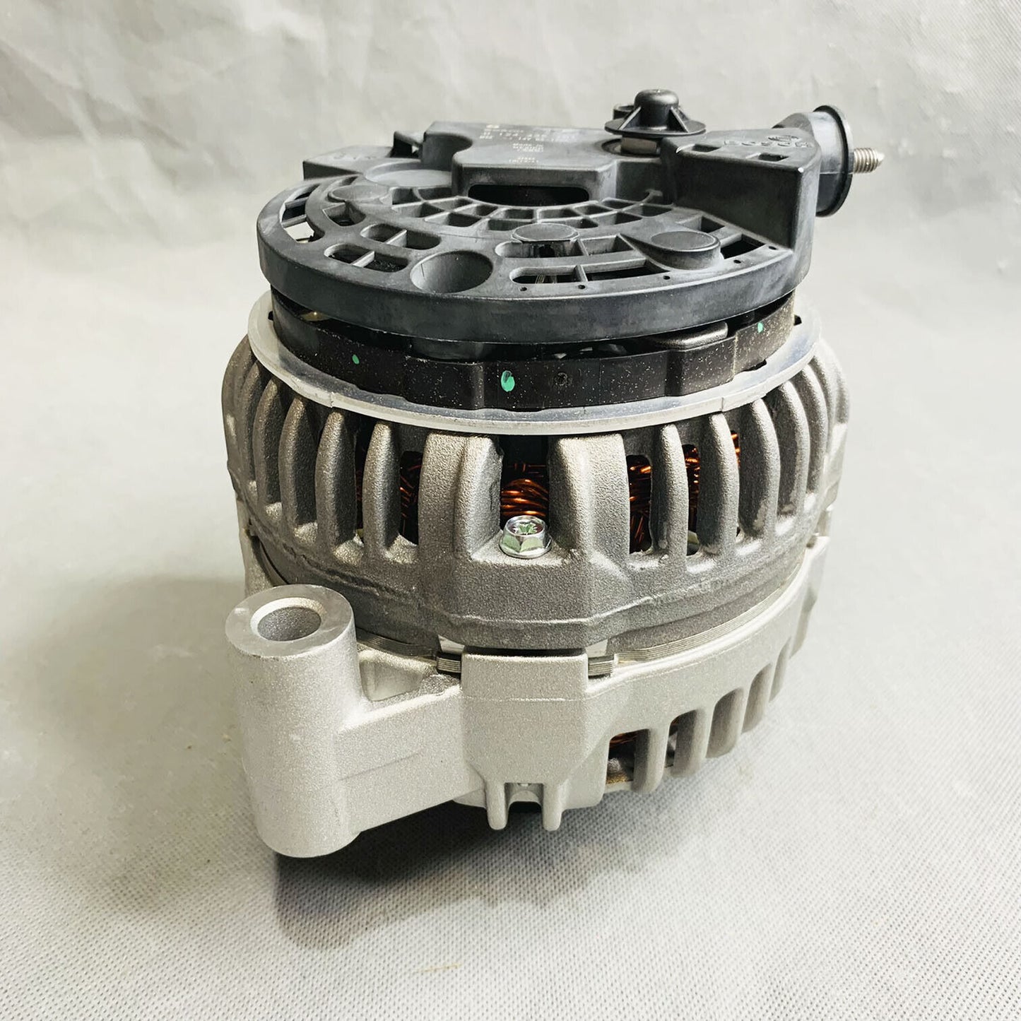 GENUINE BOSCH NEW ALTERNATOR For 2007-2014 Cadillac Chevrolet GMC AL8813N