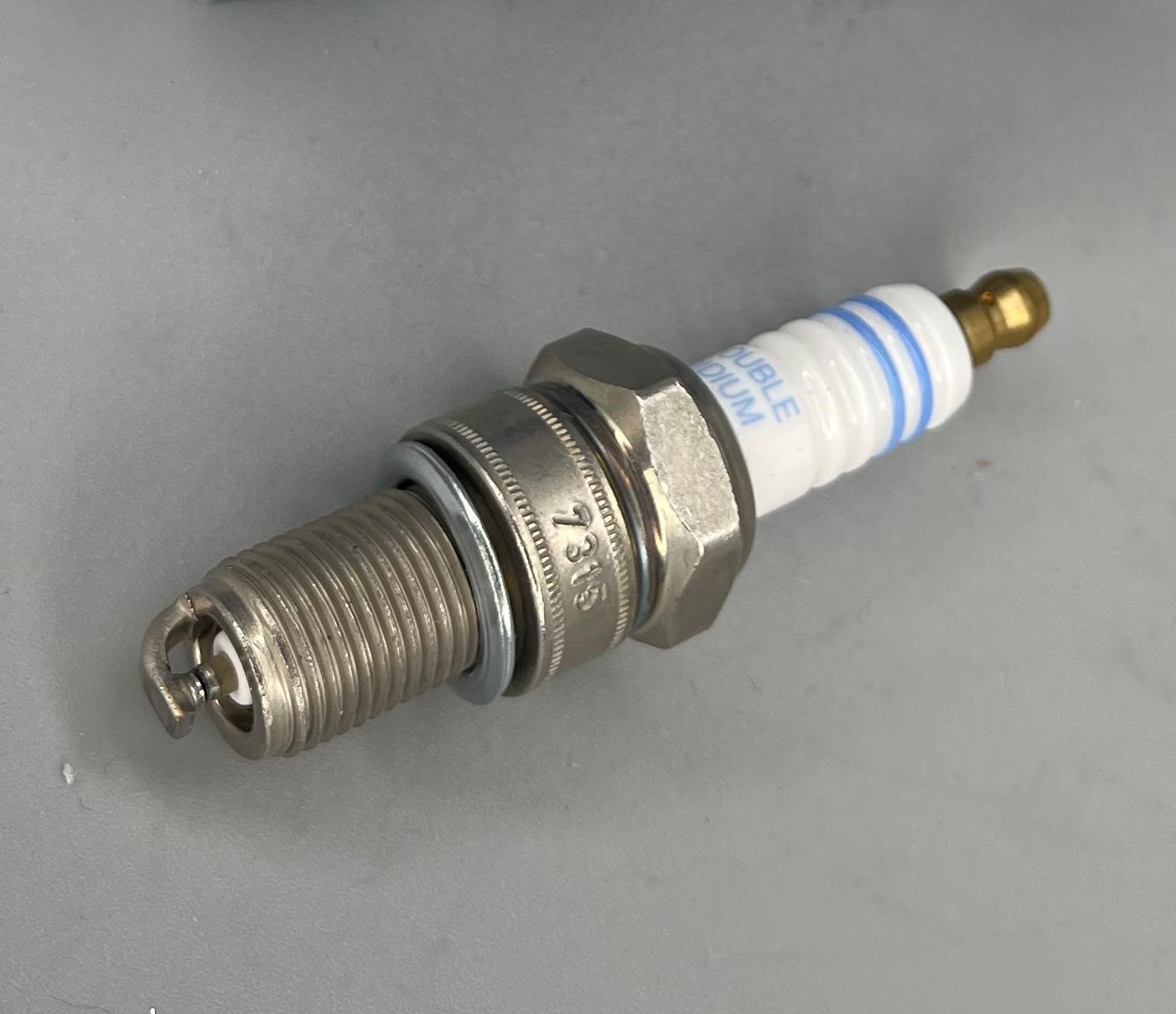 BOSCH Industriale Candela Spina Per 7315