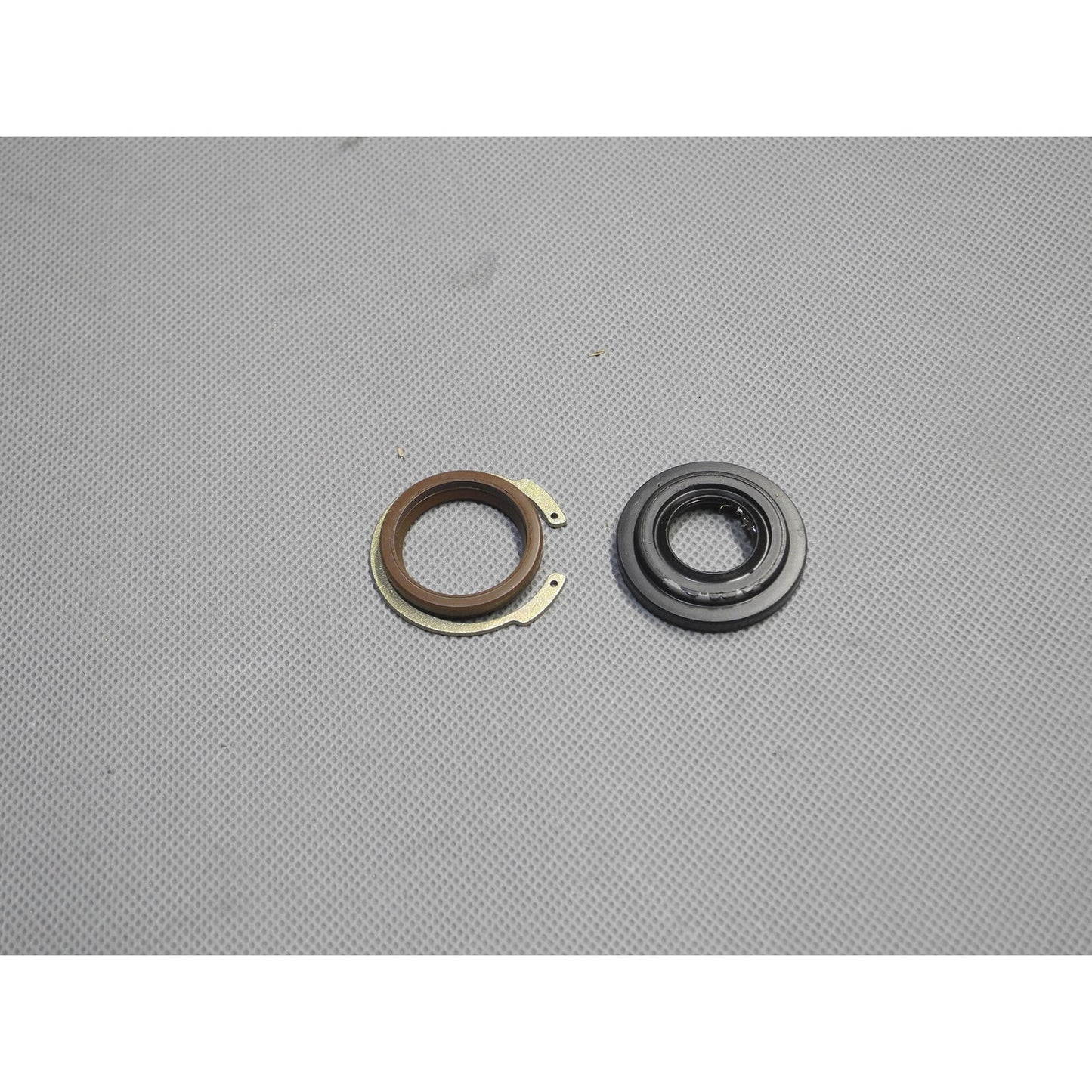 Brand NEW Genuine OEM Pinion Seal Kit 49365-Q5225 For Nissan