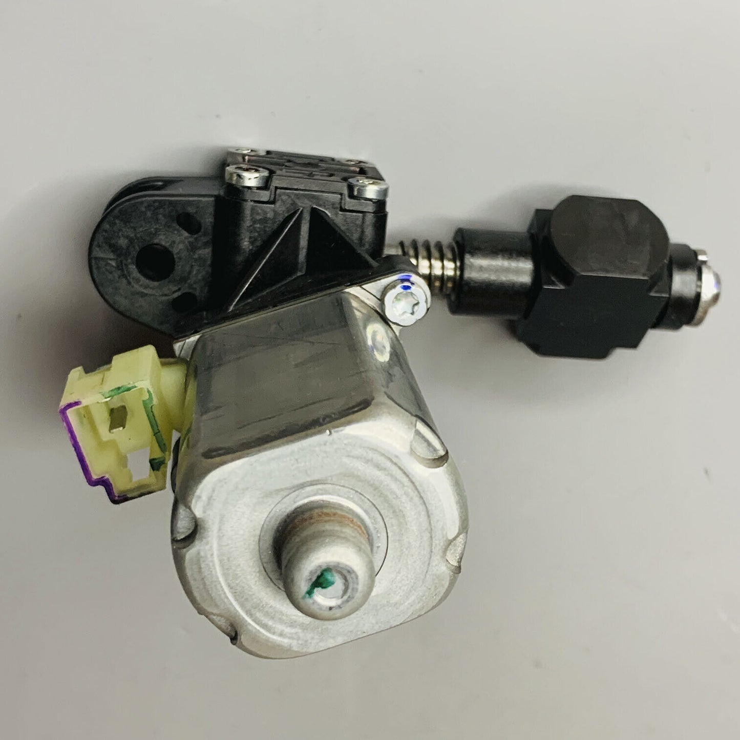 New OE Bosch Seat Adjustment Motor 13513546 For 2017-2019 Buick Encore 1.4L