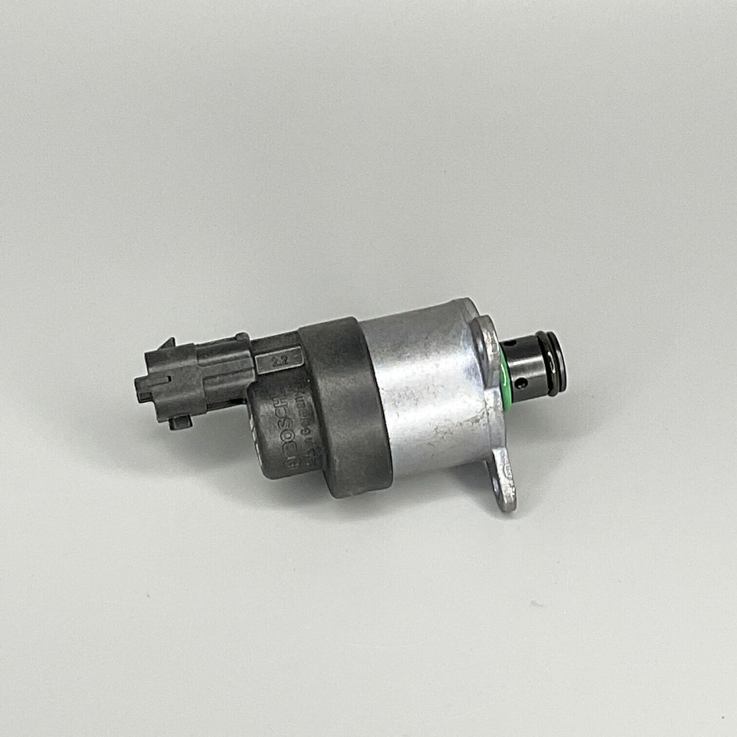 OE Bosch Fuel Pressure Regulator For 2001-2004 CHEVROLET SILVERADO 2500 3500
