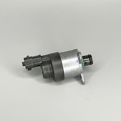 OE Bosch Fuel Pressure Regulator For 2001-2004 CHEVROLET SILVERADO 2500 3500