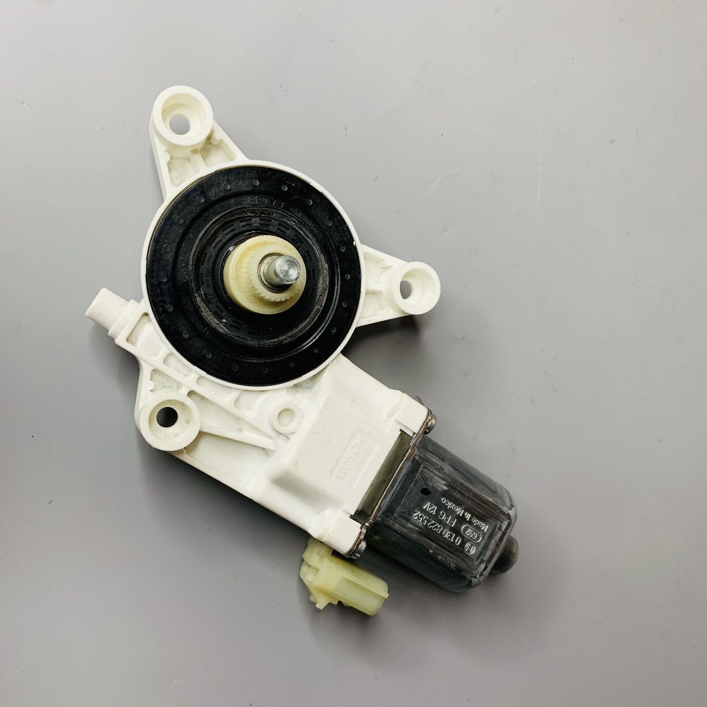 OE Bosch Front Left Driver Window Motor 0130822552 For 2015-2017 Chrysler 200