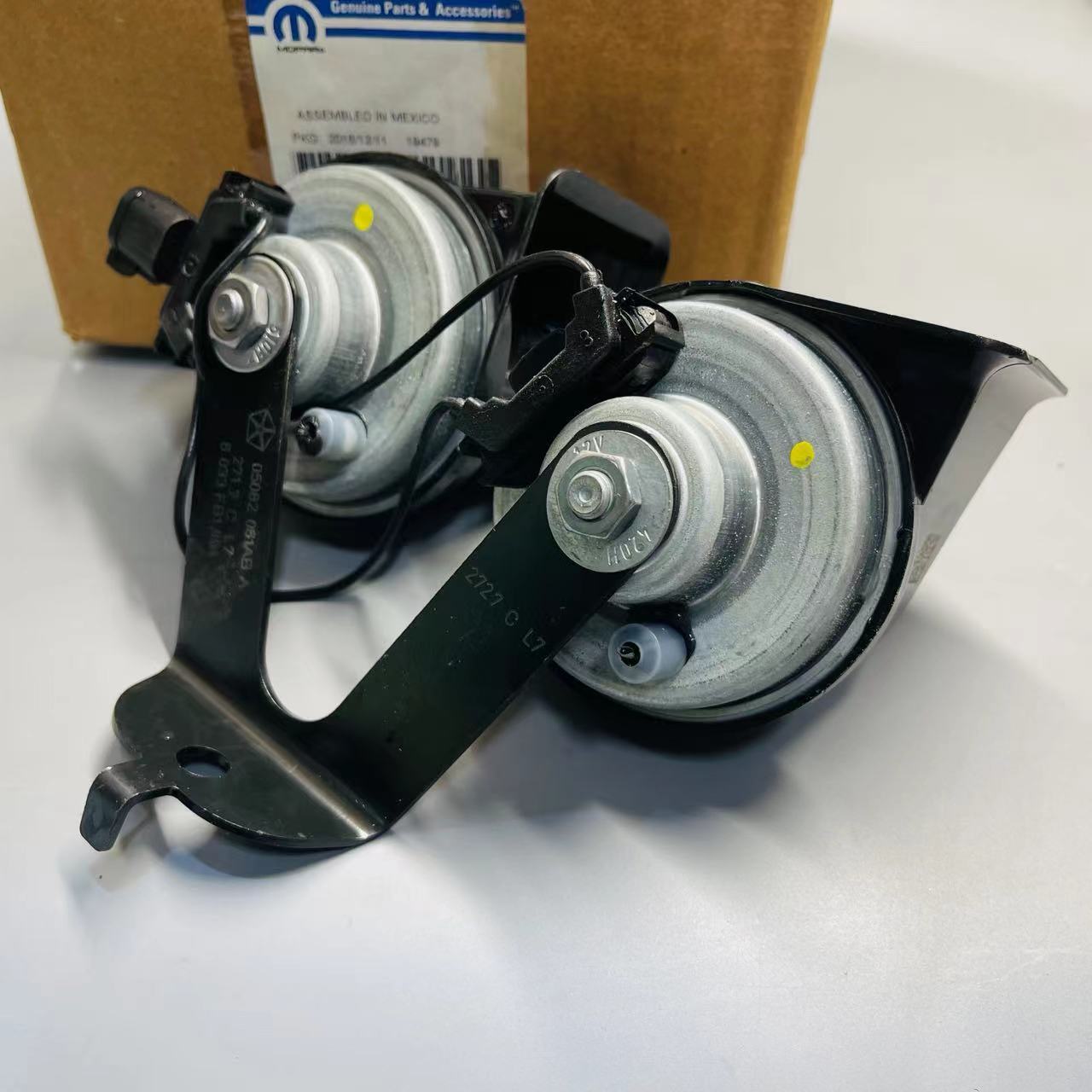 Per 2005-2007 Dodge Caravan Chrysler Città & Paese OEM MOPAR Corno E Supporto