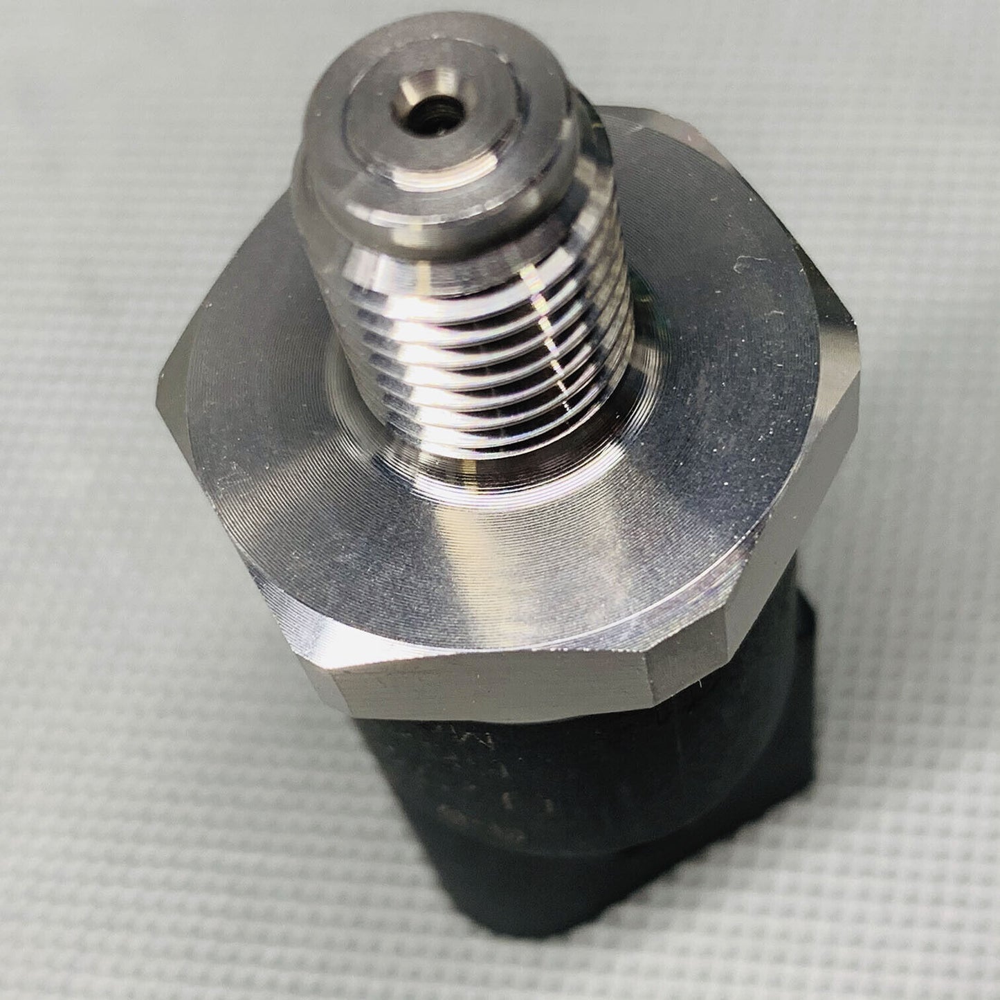 OEM Bosch Fuel Rail Pressure Sensor For AUDI A8 Mercedes 0281002354