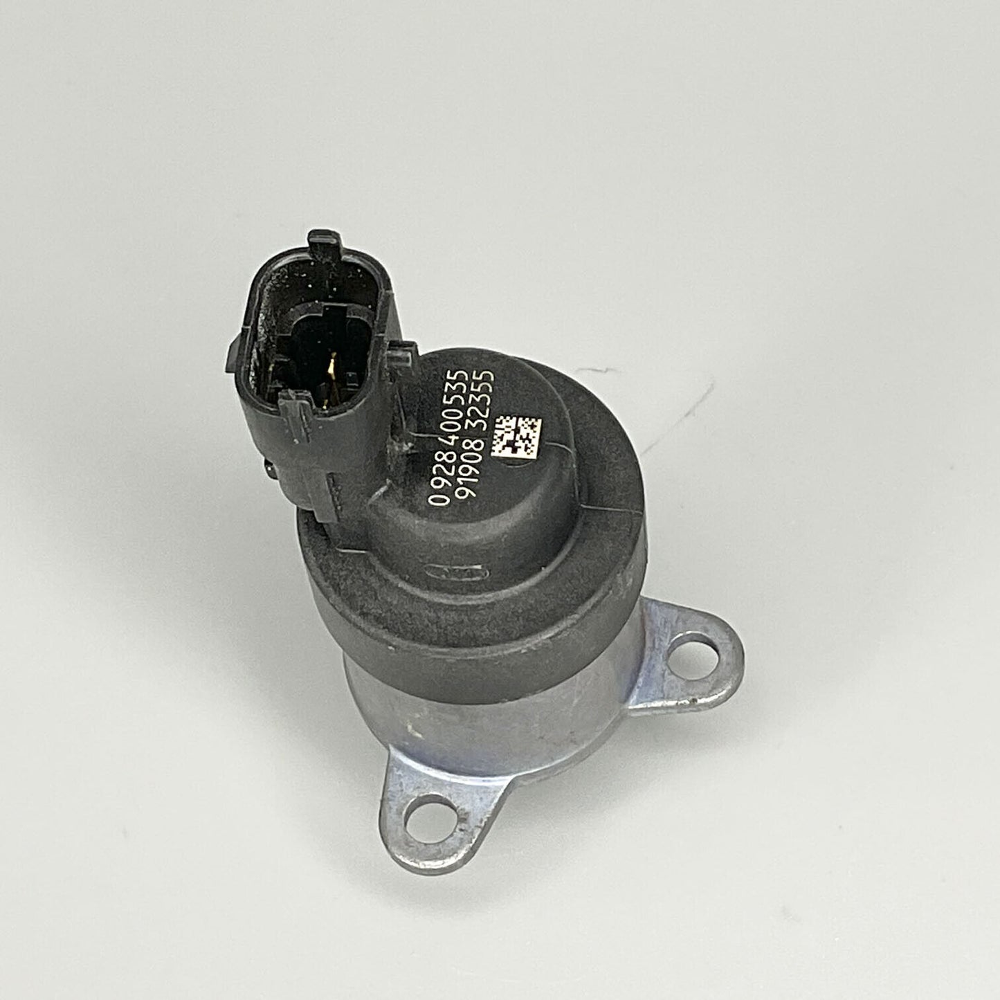 OE Bosch Fuel Pressure Regulator For 2001-2004 CHEVROLET SILVERADO 2500 3500