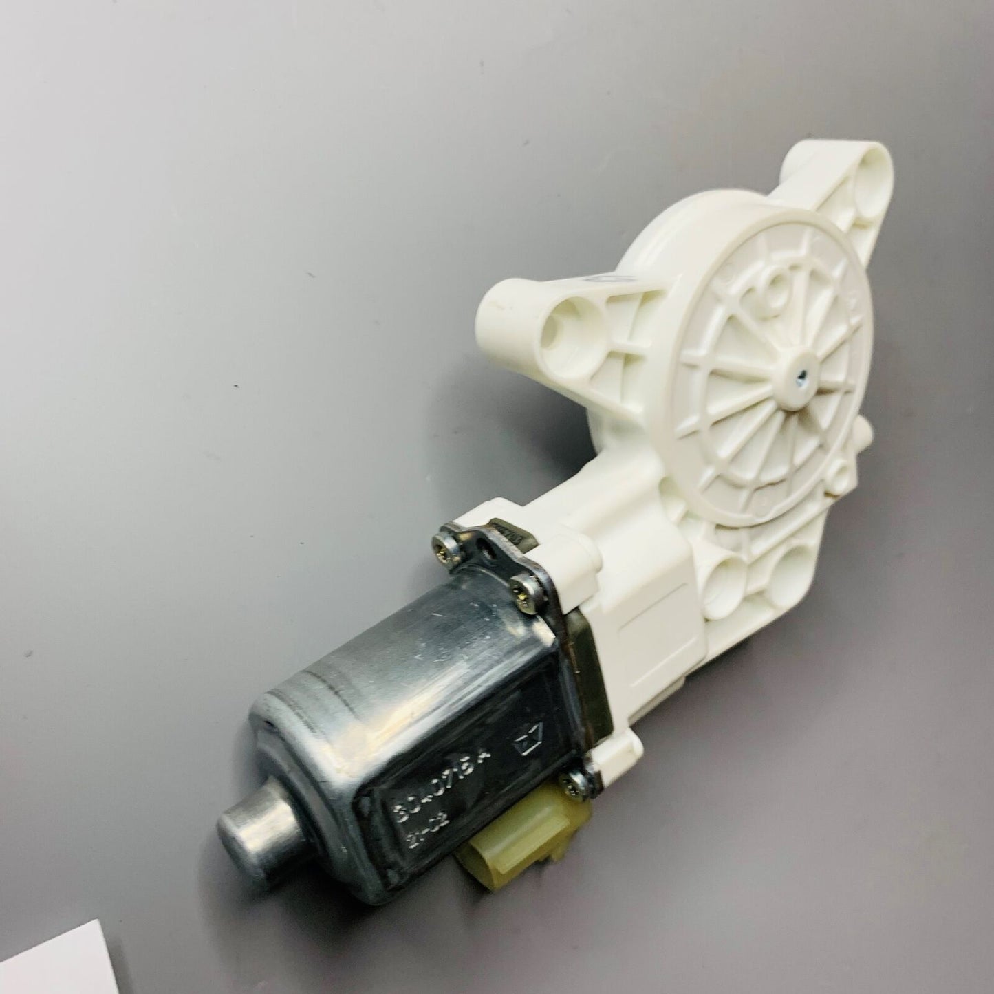 OE Bosch Front Left Driver Window Motor 0130822552 For 2015-2017 Chrysler 200