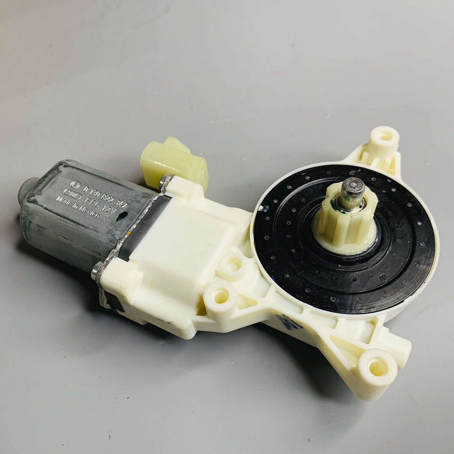 OE GENUINE Window Motor Right Passenger For 0130822347