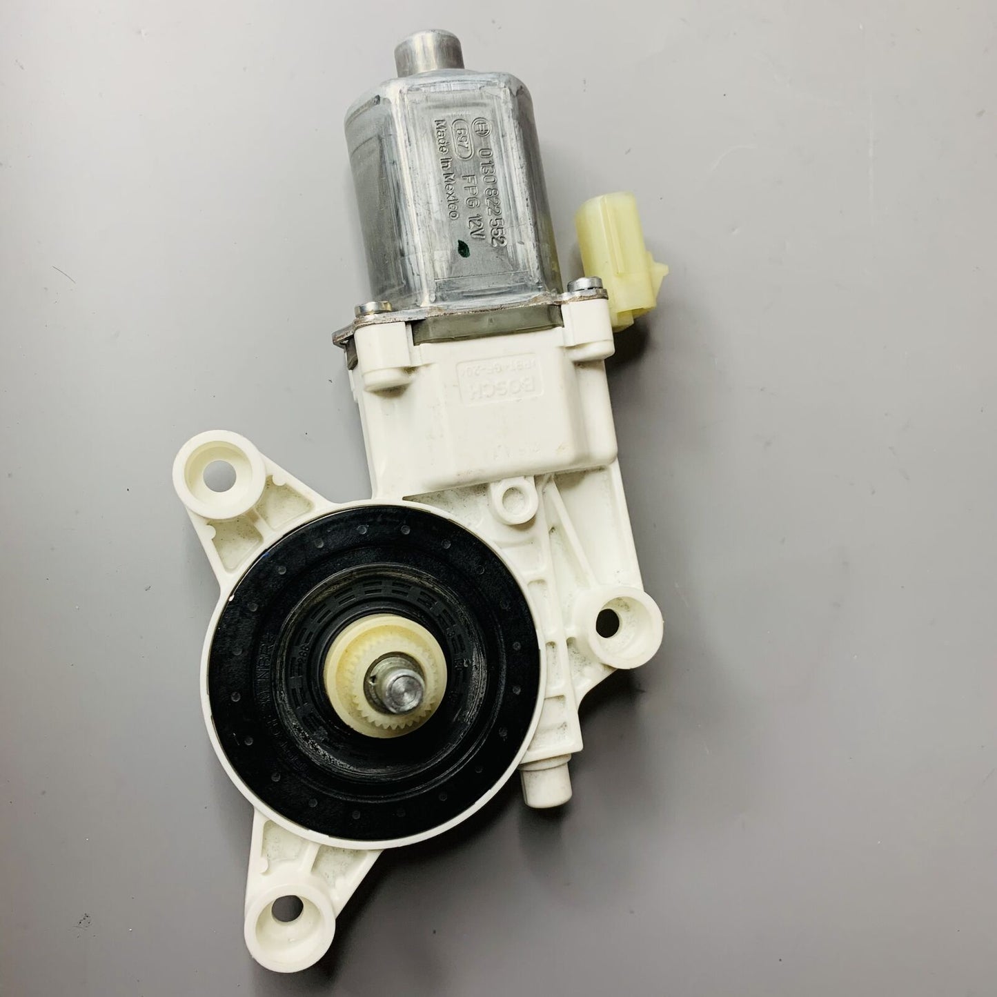 OE Bosch Front Left Driver Window Motor 0130822552 For 2015-2017 Chrysler 200