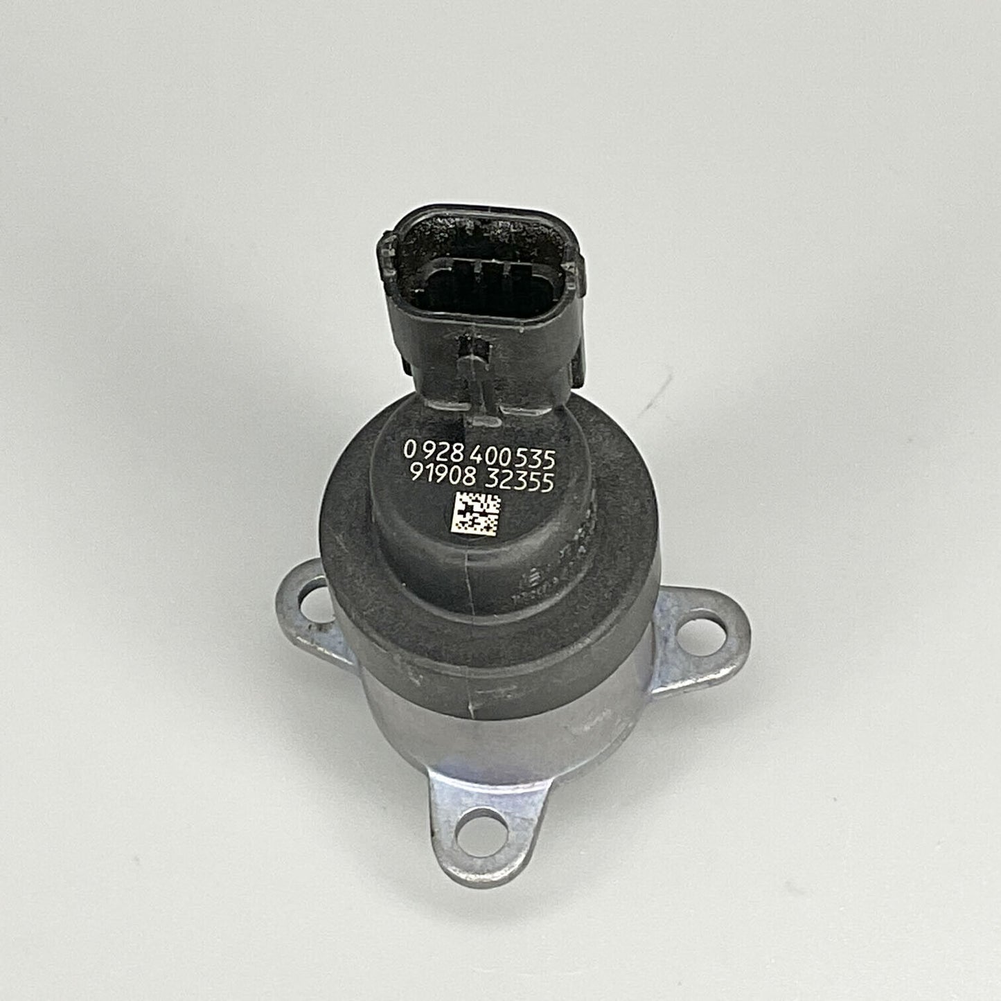 OE Bosch Fuel Pressure Regulator For 2001-2004 CHEVROLET SILVERADO 2500 3500