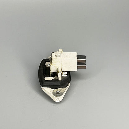 OE Bosch Alternador Regulador 28V 1197311304 Para 89-95 Volvo Nl 12/400