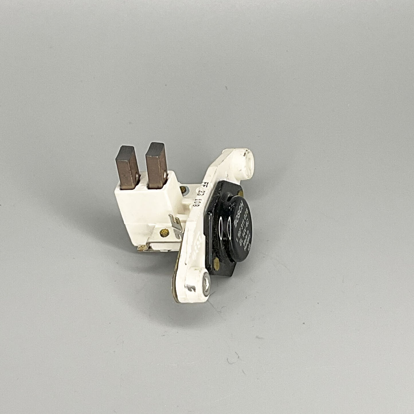 OE Bosch Voltage Regulator 1197311028 For Mercedes 190D 190E 260E 300TD 450SL