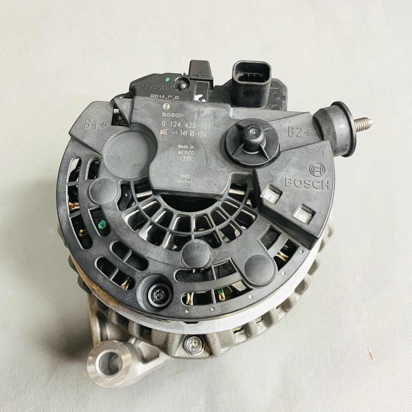 GENUINE BOSCH NEW ALTERNATOR For 2007-2014 Cadillac Chevrolet GMC AL8813N