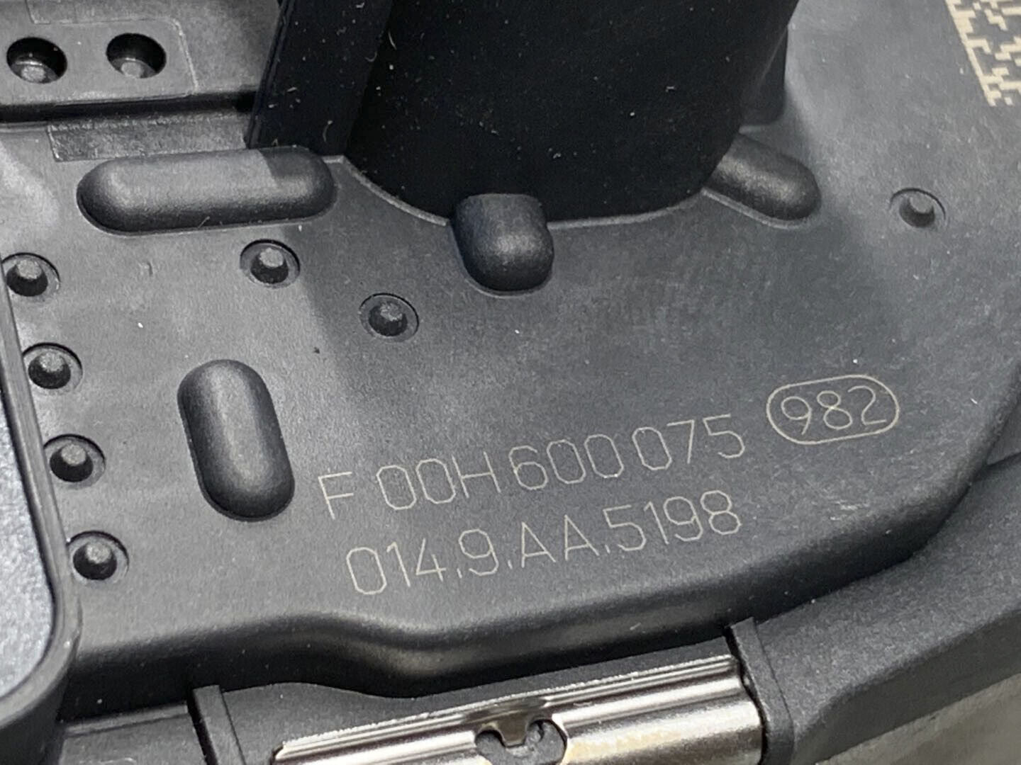 Acelerador Cuerpo F00H600075 Bosch OEM Para Chevy Cobalto Pontiac G5 2.2L L4* De