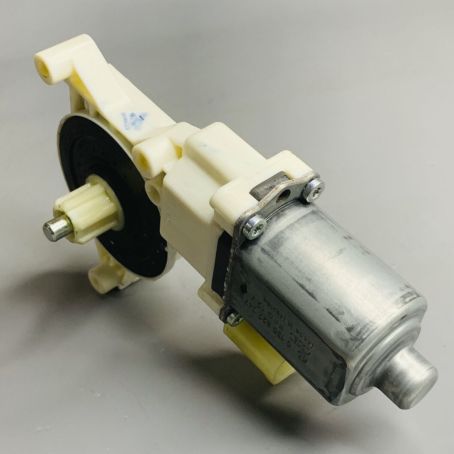 OE GENUINE Window Motor Right Passenger For 0130822347