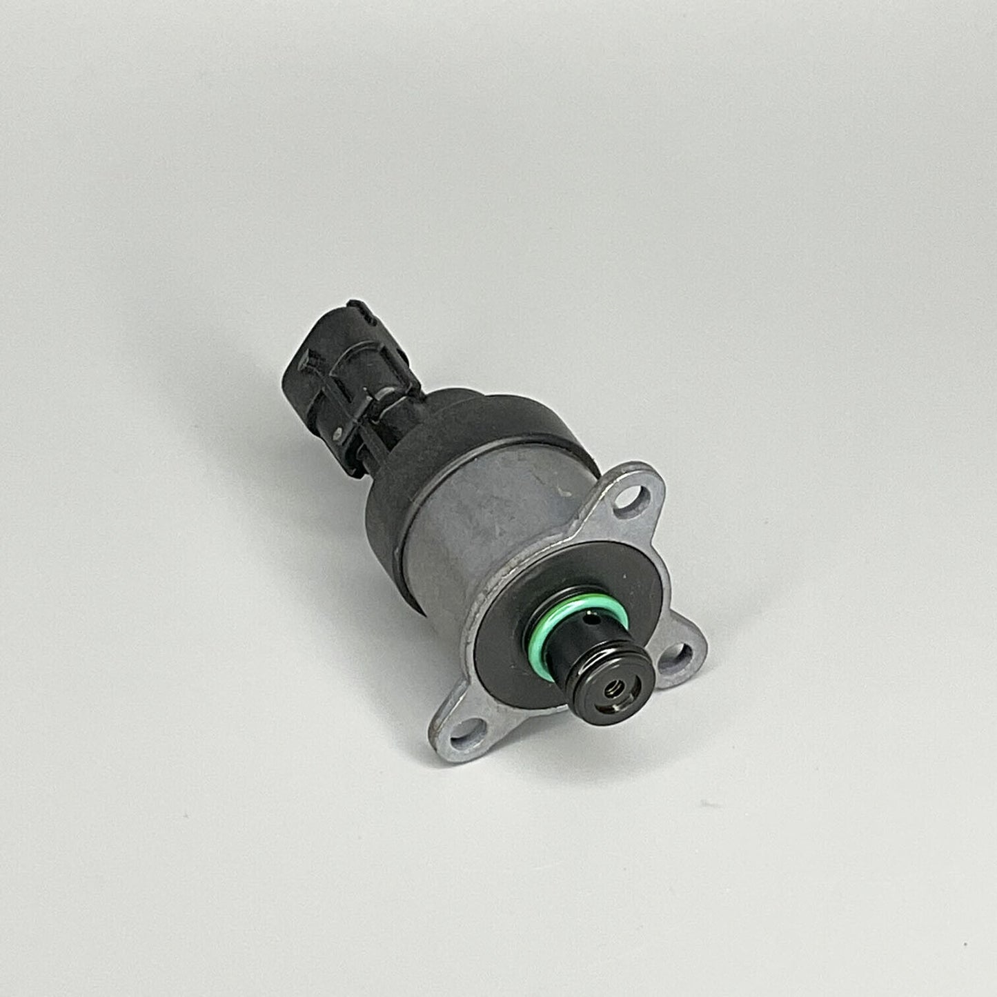 OE Bosch Fuel Pressure Regulator For 2001-2004 CHEVROLET SILVERADO 2500 3500