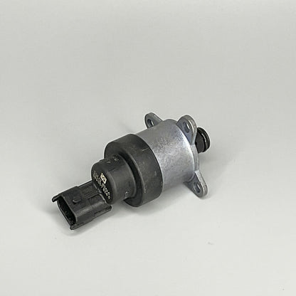 OE Bosch Fuel Pressure Regulator For 2001-2004 CHEVROLET SILVERADO 2500 3500