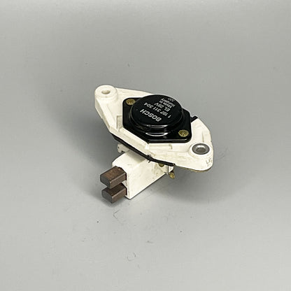 OE Bosch Alternatore Regolatore 28V 1197311304 Per 89-95 Volvo Nl 12/400