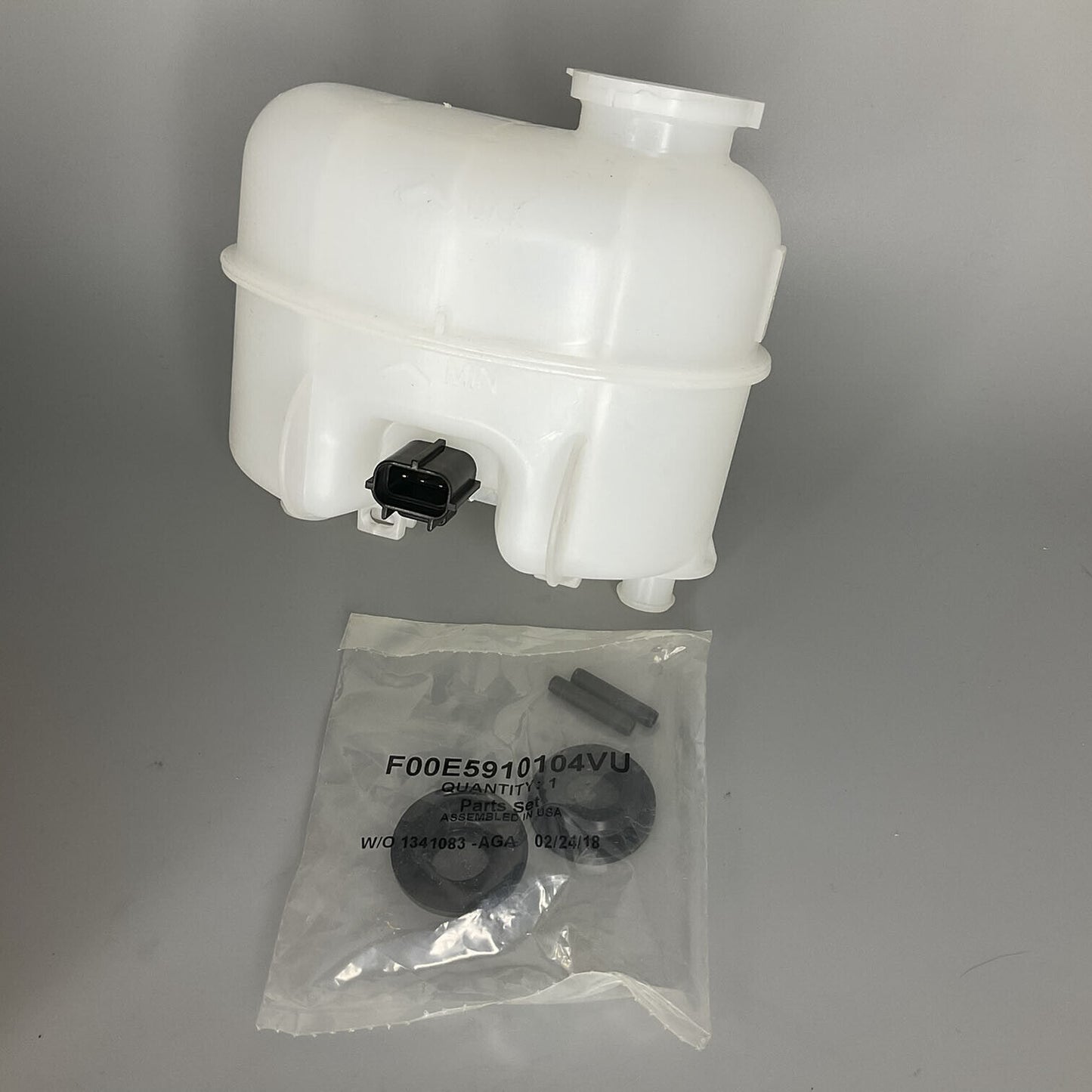 For 2004-2008 Ford F-150 Genuine Ford Brake Master Cylinder Reservoir