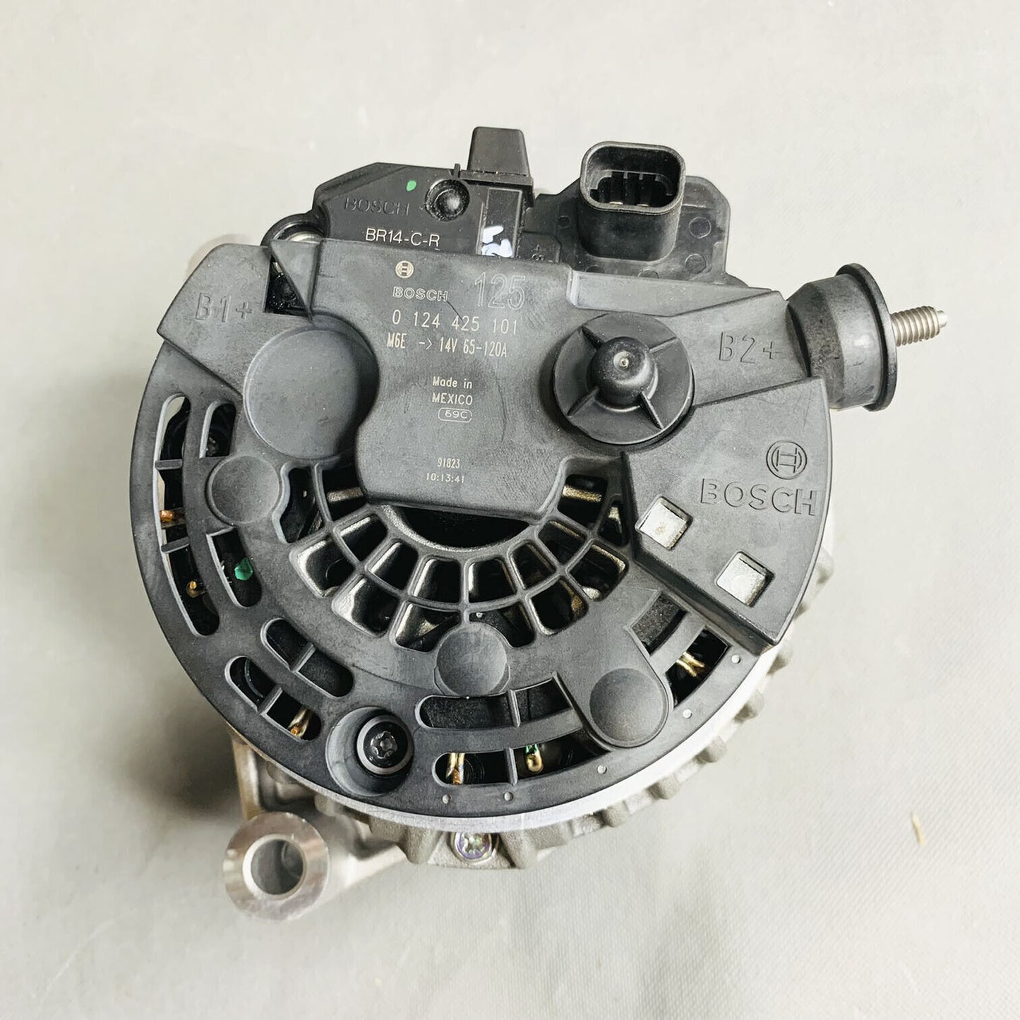 GENUINE BOSCH NEW ALTERNATOR For 2007-2014 Cadillac Chevrolet GMC AL8813N
