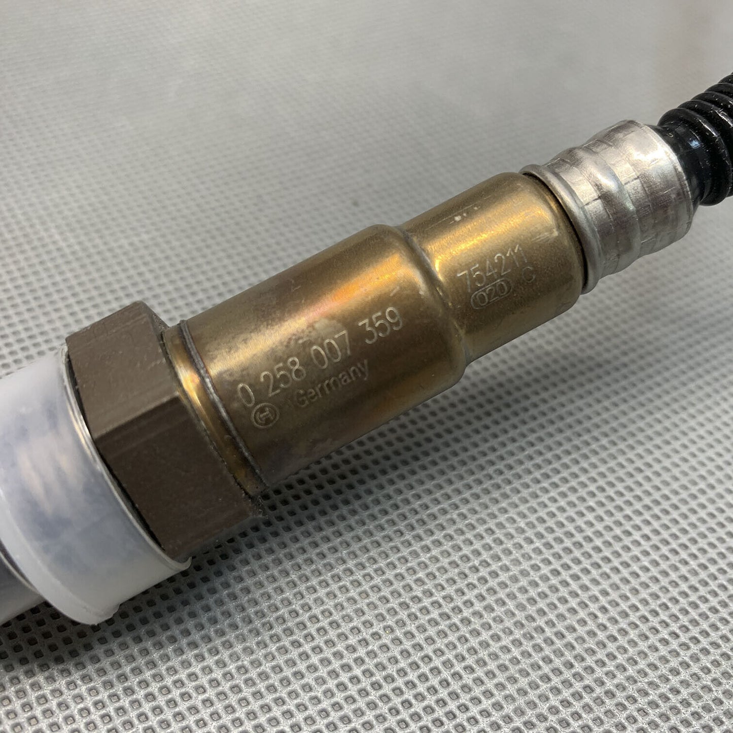 17359 OE GENUINE Oxygen Sensor O2 Fits Audi A8 Quattro 6.0L VW R32 3.2L Upstream