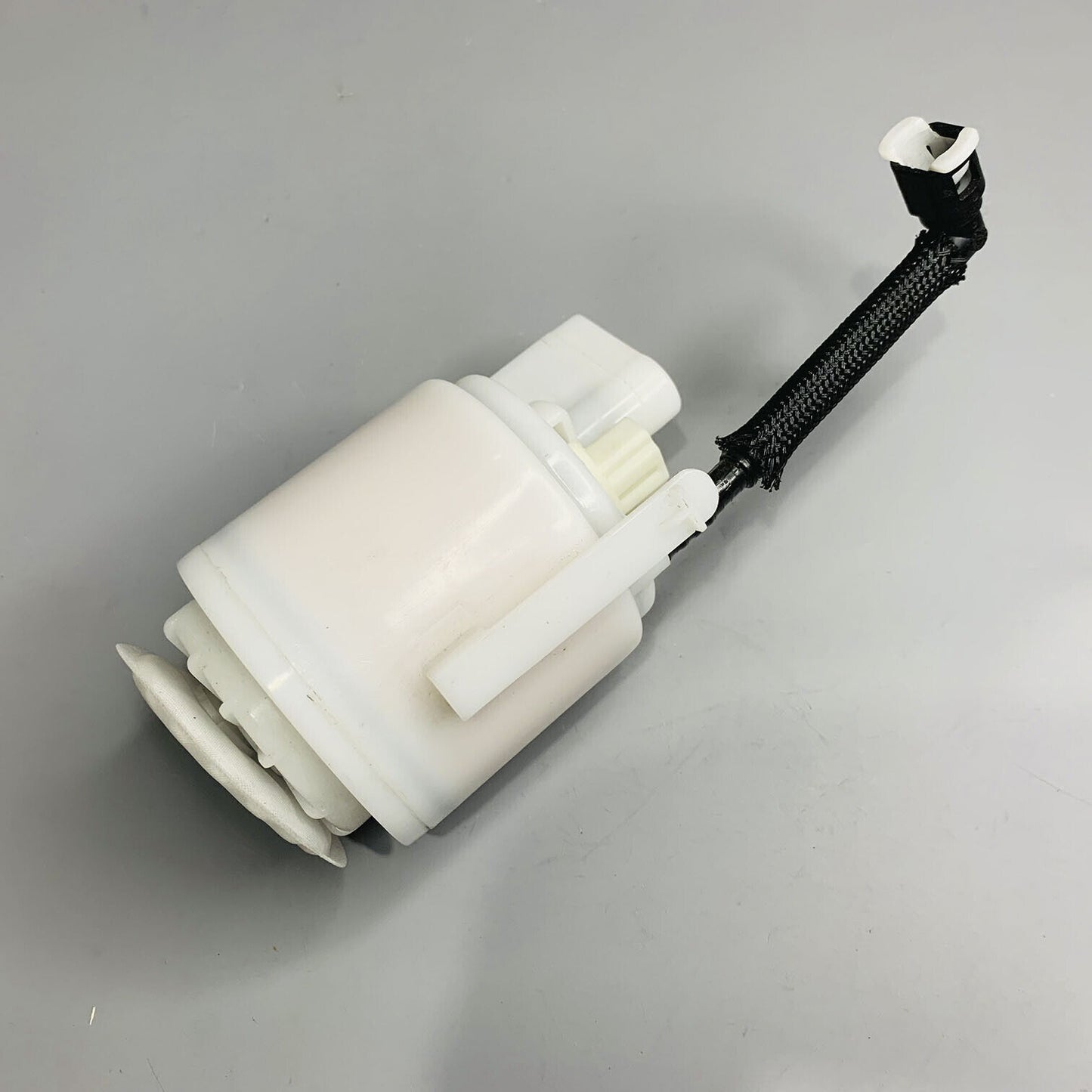 BOCSH GENUINE Fuel Pump Assembly For 2000-2002 Nissan Sentra 1.8L 67999