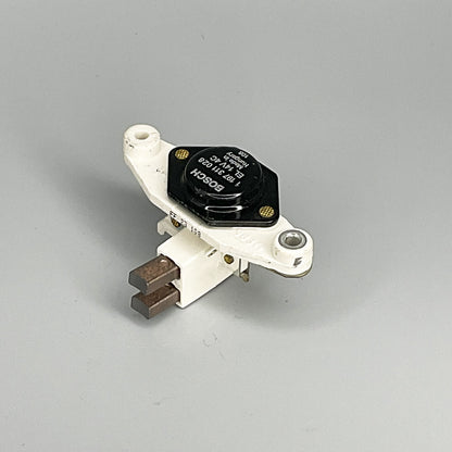 OE Bosch Voltage Regulator 1197311028 For Mercedes 190D 190E 260E 300TD 450SL