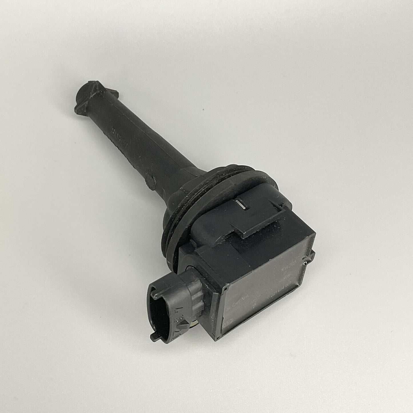 NEW OE Bosch Ignition Coil 0221604001 Fits Volvo C70 S60 S70 S80 V70 XC70 XC90