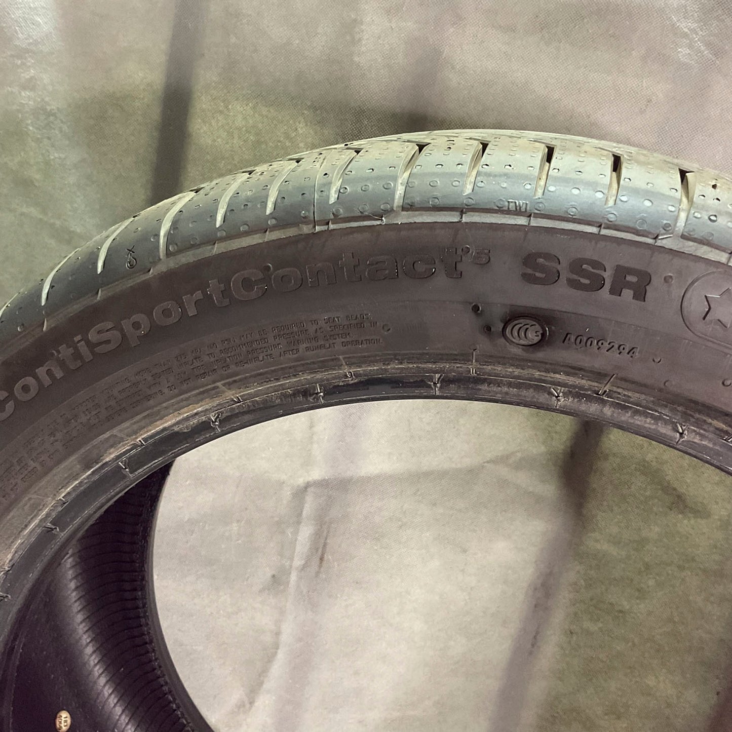 255/40R18 95Y Continental ContiSportContact 5 SSR 9.9/32nds TIRE LIKE NEW